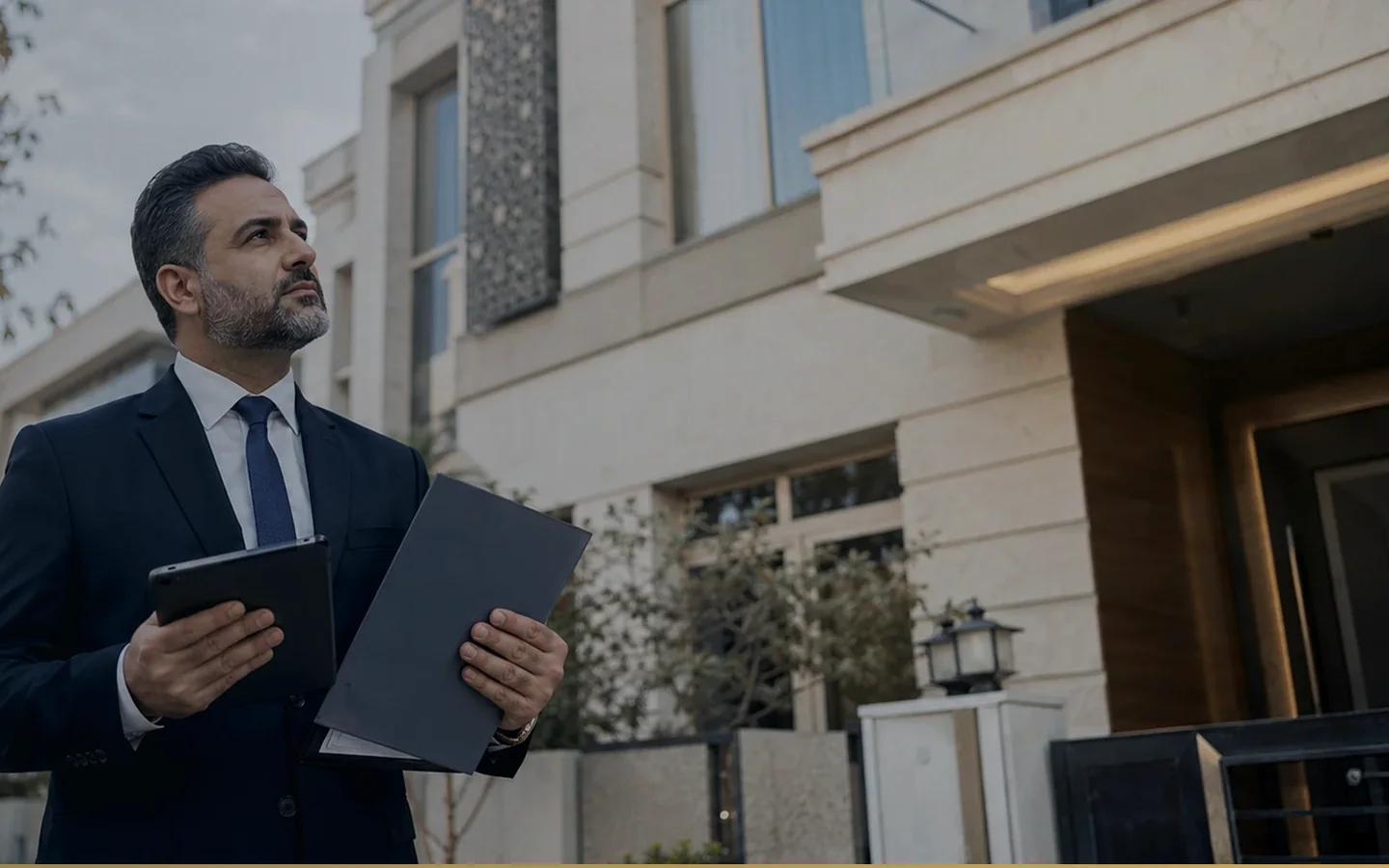 بازدید کارشناس رسمی برای تحلیل علت و میزان خسارت ساختمان
